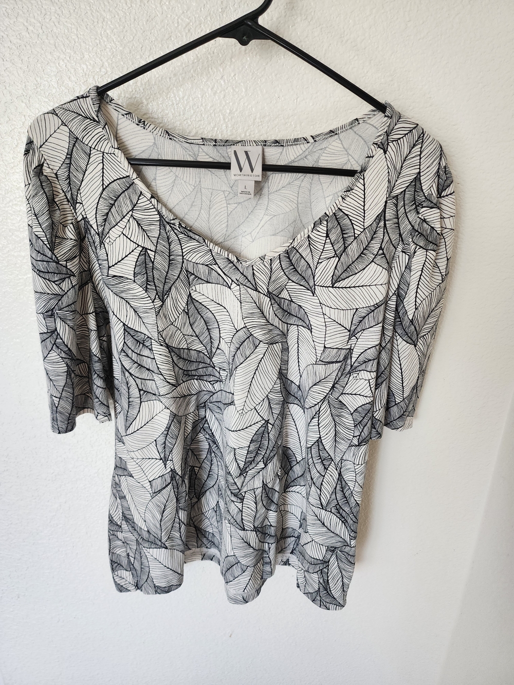 Worthington Large Black White Leaf Print V Neck 3/4 Sleeve Top